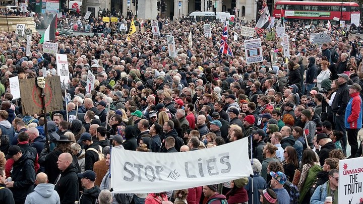 Κορονοϊός-Βρετανία: Σύγκρουση με αστυνομικές δυνάμεις σε διαδήλωση κατά των περιοριστικών μέτρων – ΦΩΤΟ -ΒΙΝΤΕΟ
