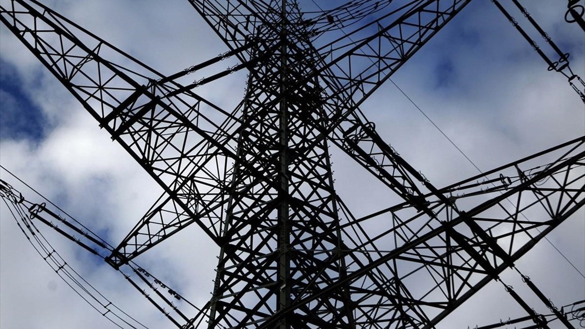 Αυτά είναι τα μέτρα του υπουργείου Ενέργειας για φθηνότερο ρεύμα σε νοικοκυριά-επιχειρήσεις