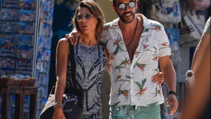 Άφησε το L.A. για τα μάτια του Πάνου Μουζουράκη – Είναι παντού μαζί