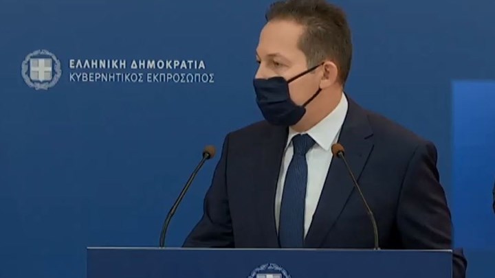 Πέτσας: Κανένα ξεχωριστό μέτρο για πολίτες άνω των 65 ετών – Τι είπε για το ενδεχόμενο επαναφοράς των SMS