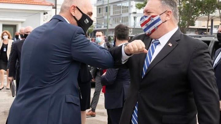 Θεσσαλονίκη: Ο Πομπέο στα γραφεία του ΣΒΕ – “Δύναμη εκπροσώπησης, δύναμη ασφάλειας”