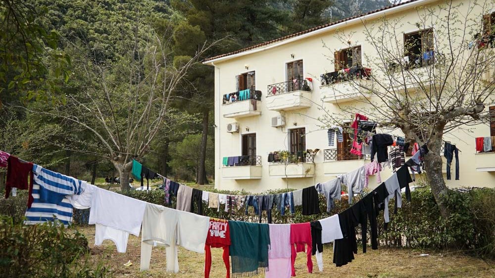 “Βράζουν” οι Θερμοπύλες για τη νέα δομή μεταναστών – Κόντρα Μηταράκη με Περιφερειάρχη και Δήμαρχο