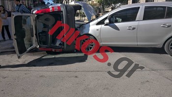 Σοβαρό τροχαίο στον Άγιο Δημήτριο – Τούμπαρε αυτοκίνητο σε πεζοδρόμιο – ΦΩΤΟ αναγνώστη