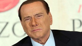 Σίλβιο Μπερλουσκόνι: Γενέθλια σε καραντίνα για τον “Καβαλιέρε” – Παλεύει ακόμη με τον κορονοϊό