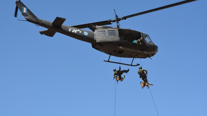 Στα άδυτα της εκπαίδευσης της Σχολής Ανορθόδοξου Πολέμου – ΦΩΤΟ