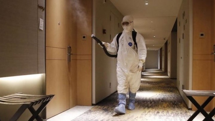 Συναγερμός στα Χανιά: Το έσκασαν από ξενοδοχείο καραντίνας