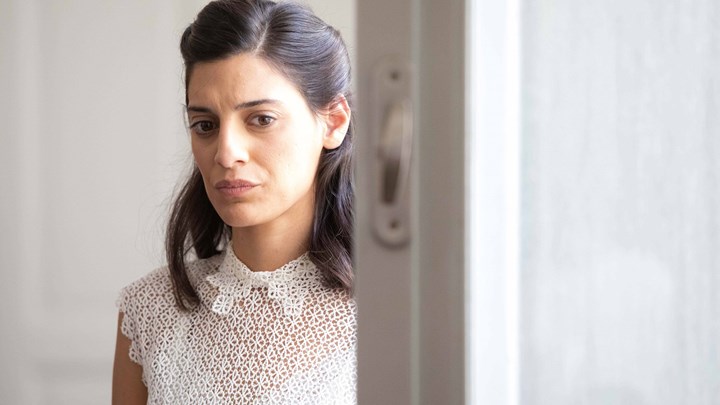 Άγριες Μέλισσες: Ο Λάμπρος μαθαίνει την αλήθεια για τη Θεοδοσία και την Ελένη –  Πώς θα αντιδράσει;