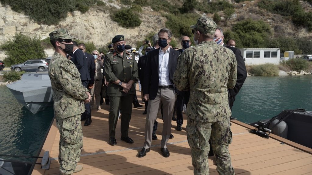 O Αρχηγός ΓΕΕΘΑ στη Σούδα με τον Μάικ Πομπέο