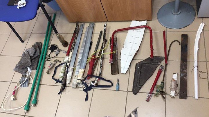Φυλακές Αυλώνα: Εντοπίστηκαν αυτοσχέδια σπαθιά, μαχαίρια και ναρκωτικά – ΦΩΤΟ – BINTEO