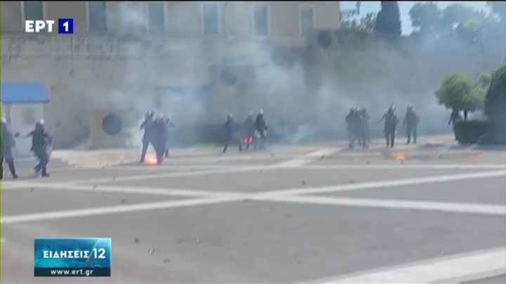 Επεισόδια στο πανεκπαιδευτικό συλλαλητήριο – Χημικά έξω από τη Βουλή – ΒΙΝΤΕΟ
