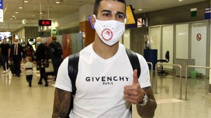 Ολυμπιακός: Έφτασε στην Αθήνα ο Τιάγκο Σίλβα – Πότε έρχεται ο Μπρούμα