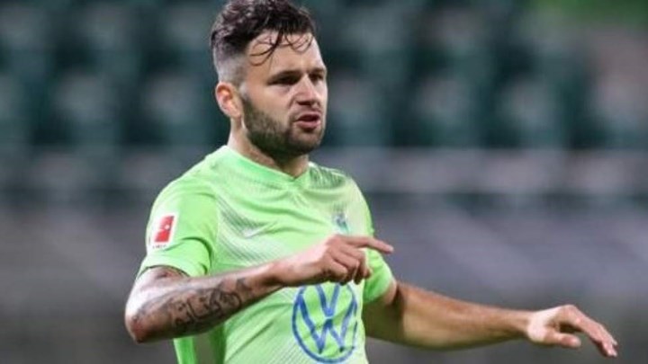 Ανησυχία στην ΑΕΚ: Θετικός στον κορονοϊό παίκτης της Βόλφσμπουργκ που έπαιξε στον αγώνα