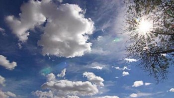 Καιρός: Ζέστη, αραιές νεφώσεις και υγρασία σήμερα – Πού θα κυμανθεί η θερμοκρασία