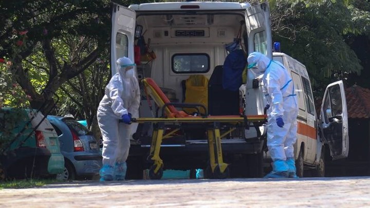 Κορονοϊός: Συναγερμός στα γηροκομεία μετά τον Άγιο Παντελεήμονα – 13.500 ηλικιωμένοι ευάλωτοι στον ιό