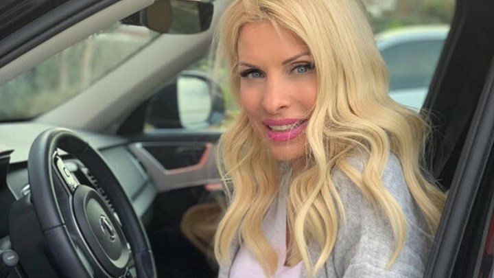 Μενεγάκη: Μεταμορφώθηκε σε σταρ ταινίας δράσης του Χόλιγουντ με τη βοήθεια της Ρούλας Ρέβη – ΒΙΝΤΕΟ