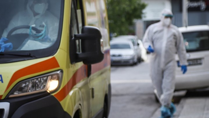 Κορονοϊός: Ακόμη δύο θάνατοι – Στους 402 οι νεκροί στην Ελλάδα