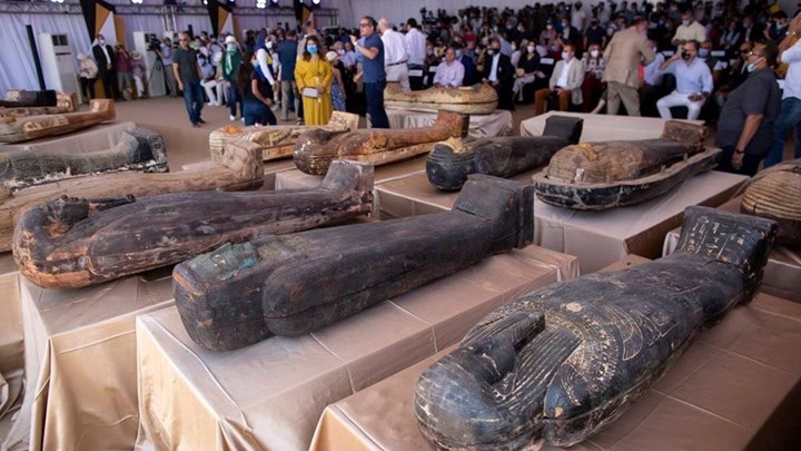 Αίγυπτος: Ανακαλύφθηκαν 59 καλά διατηρημένες φαραωνικές σαρκοφάγοι στη Νεκρόπολη της Σακκάρα