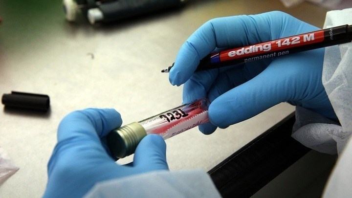 Κορονοϊός: Τα μοριακά τεστ πρέπει να αναφέρουν και το ιικό φορτίο; – Τι απαντούν οι επιστήμονες