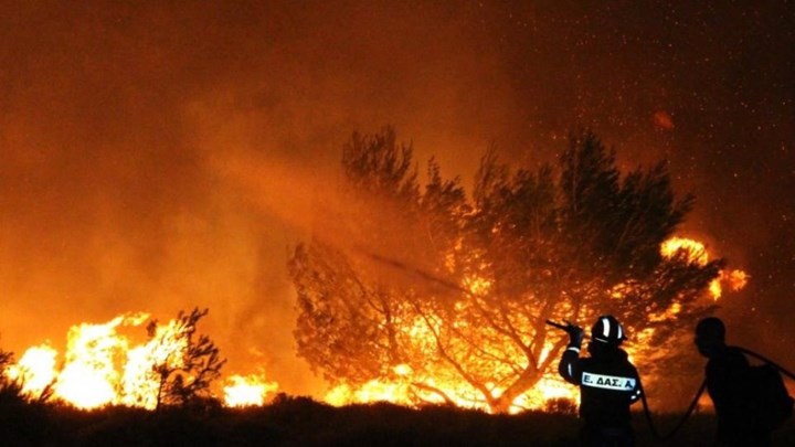 Ζάκυνθος: Μάχη με τις φλόγες στο Ναυάγιο
