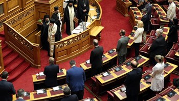 Βουλή: Αγιασμός με την παρουσία λίγων βουλευτών – Η ευχή του Αρχιεπισκόπου Ιερώνυμου