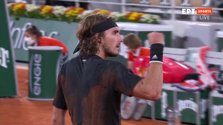 Τσιτσιπάς: Με περίπατο στα προημιτελικά του Ρολάν Γκαρός – ΒΙΝΤΕΟ