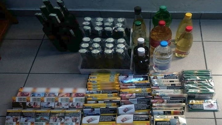 Υπουργείο Οικονομικών: Τι προβλέπει το νομοσχέδιο για το λαθρεμπόριο σε αλκοολούχα ποτά και καπνό