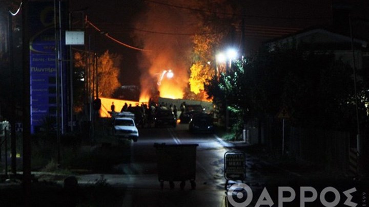“Καζάνι” που βράζει η Μεσσήνη για τον θάνατο του 18χρονου – Οδοφράγματα και φωτιές – ΦΩΤΟ – ΒΙΝΤΕΟ