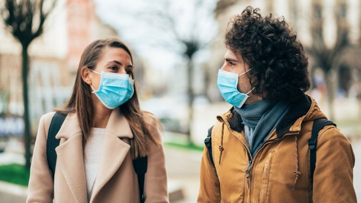 Κορονοϊός: Γυναίκες ή άνδρες; – Ποιοι τηρούν περισσότερο τα μέτρα – Τι δείχνει νέα έρευνα