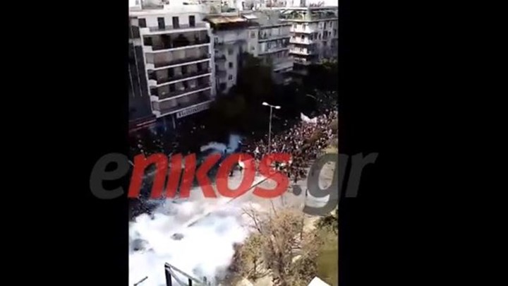 Καρέ – καρέ τα επεισόδια έξω από το Εφετείο: Μολότοφ, δακρυγόνα και κρότου λάμψης –  ΒΙΝΤΕΟ