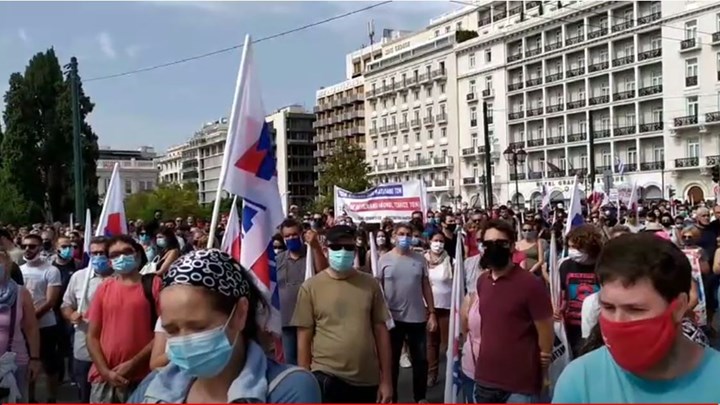 Ενός λεπτού σιγή στο Σύνταγμα για τα θύματα του φασισμού – ΒΙΝΤΕΟ