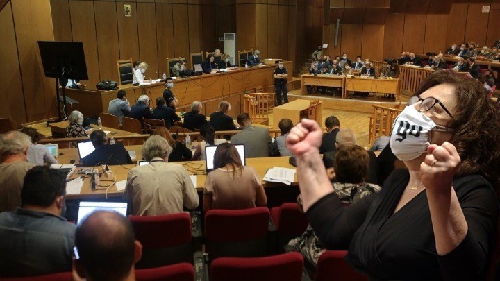 Κορυφαίοι νομικοί σχολιάζουν την απόφαση για τη Χρυσή Αυγή – Τι λένε στο enikos.gr