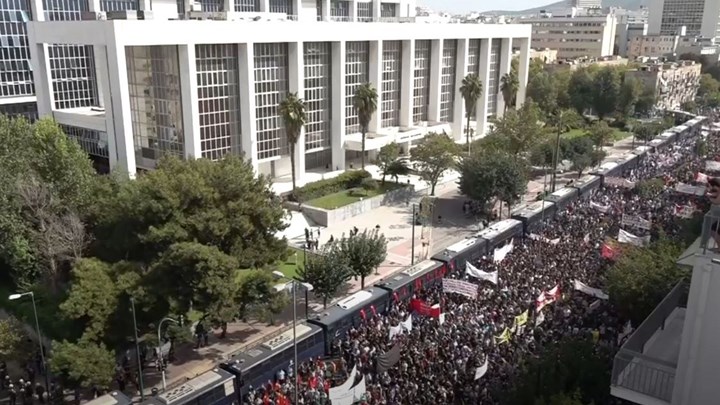 Δίκη Χρυσής Αυγής: Αμετανόητοι και προκλητικοί Μιχαλολιάκος και Λαγός – Οι πρώτες αντιδράσεις τους