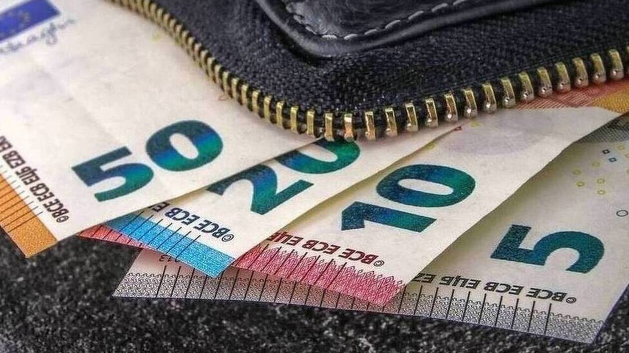 Επιδόματα ΟΠΕΚΑ: Μεγαλύτερα ποσά, περισσότεροι δικαιούχοι – Ποιους αφορούν οι αλλαγές