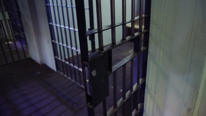 Κορονοϊός: Συναγερμός σε Πάτρα και Αίγιο – Κρούσματα στα κρατητήρια