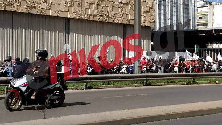 Εικόνες από τη μοτοπορεία των διανομέων στο κέντρο της Αθήνας – ΦΩΤΟ & ΒΙΝΤΕΟ αναγνώστη