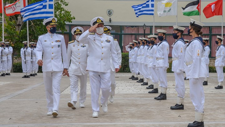 Οι νέοι σημαιοφόροι του Πολεμικού Ναυτικού – ΦΩΤΟ