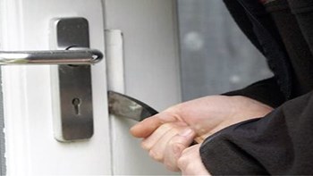 Διαρρήκτης για… Γκίνες – “Χτύπησε” εννέα καταστήματα σε μία ώρα – ΒΙΝΤΕΟ