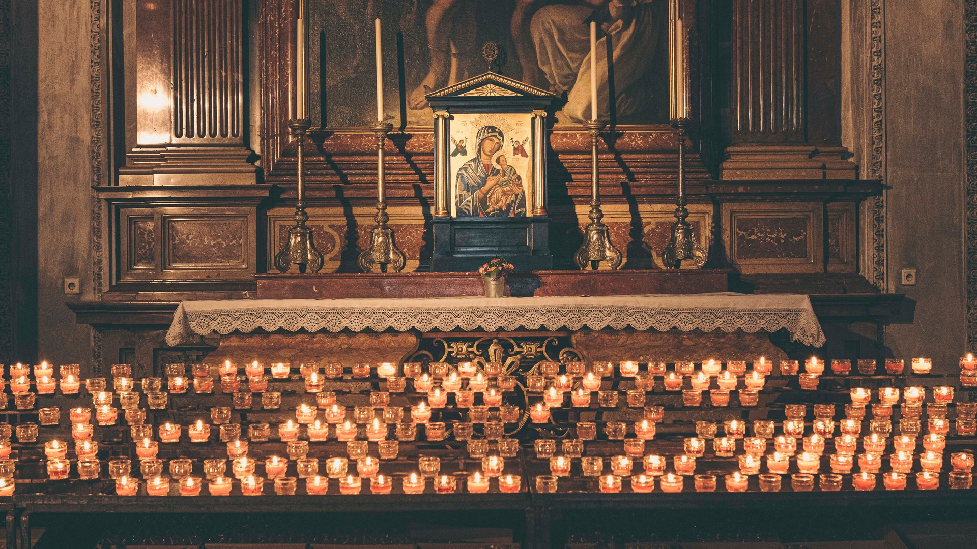 Σάλος στις ΗΠΑ με ιερέα – Συνελήφθη για τρίο μέσα σε εκκλησία – Πώς τον έπιασαν στα πράσα