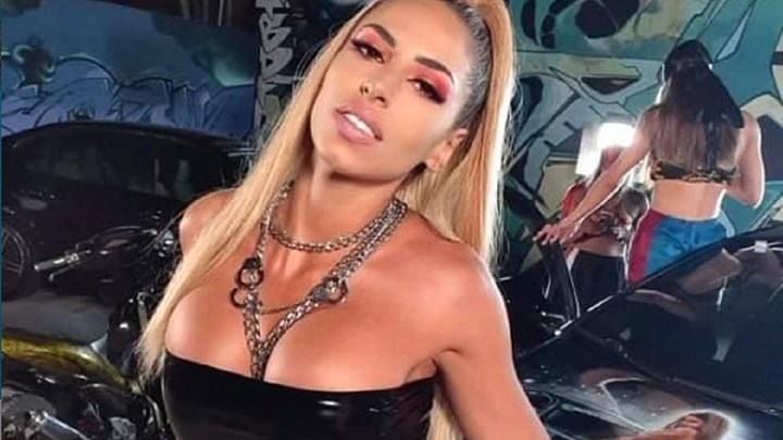 Ποιος τραγουδιστής αναζητά την εκρηκτική χορεύτρια Γιούσεφ στις 3 τα ξημερώματα