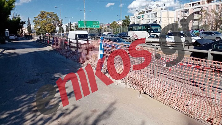 Ελληνική σημαία σε ρόλο “σημαδούρας” σε έργα στην Αθηνών-Λαμίας – ΦΩΤΟ αναγνώστη