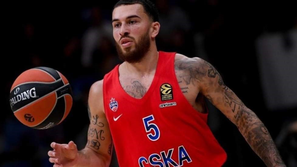 Έξαλλος ο Τζέιμς: Προσπάθησε να τον φτύσει ο τιμ μάνατζερ της Μακάμπι