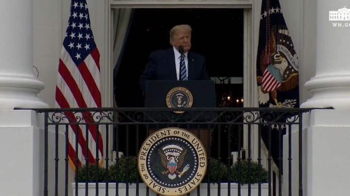 Τραμπ: “Προεκλογική” ομιλία από τον εξώστη του Λευκού Οίκου – ΒΙΝΤΕΟ