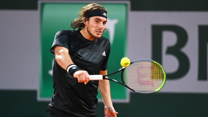 Θλάση ο Στέφανος Τσιτσιπάς – Κινδυνεύει να μείνει δύο εβδομάδες εκτός δράσης