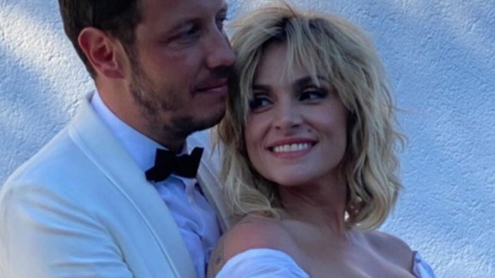 Ελεωνόρα Ζουγανέλη – Σπύρος Δημητρίου: Ο παραδοσιακός γάμος στις Σπέτσες και οι πρώτες φωτογραφίες