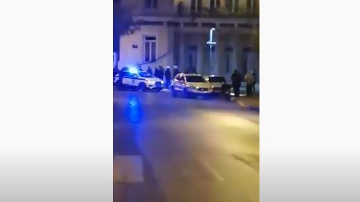 Άγριος καβγάς στην Κοζάνη μετά το κλείσιμο των μπαρ – BINTEO