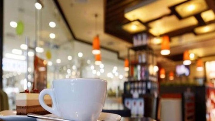 Εστίαση: Τι αλλάζει από τη Δευτέρα – Νέο ωράριο ανάλογα με την περιοχή – Πόσα άτομα επιτρέπονται ανά τραπέζι