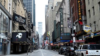 Νέα Υόρκη: Κλειστά έως τα τέλη Μαΐου του 2021 τα θέατρα του Μπροντγουέι