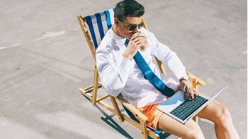 Τηλεργασία: “Μένουν Ελλάδα” μέχρι να περάσει η πανδημία