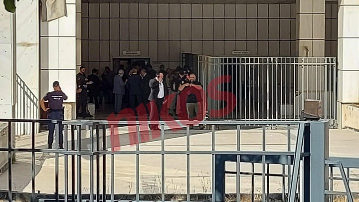 Δίκη Χρυσής Αυγής: Προσαγωγές υποστηρικτών του Λαγού έξω από το Εφετείο – ΤΩΡΑ