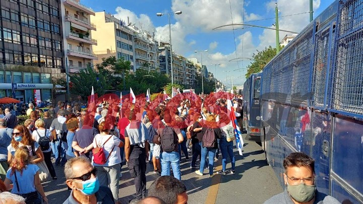 Συγκέντρωση του ΠΑΜΕ έξω από το Εφετείο – Κλειστή η κάθοδος της Αλεξάνδρας – ΦΩΤΟ